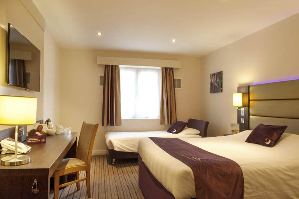 Premier Inn Epsom South Zimmer foto